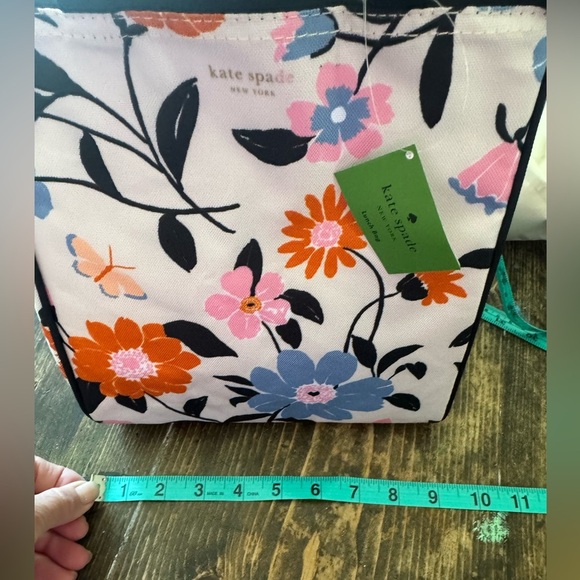 Kate Spade♠️Floral insulated lunch tote in this seasons coloring!FUN &FUNCTIONAL - Picture 3 of 10